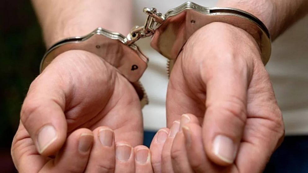 Estaba prófugo tras ser condenado a 17 años de cárcel por violar a sus tres hijastras.