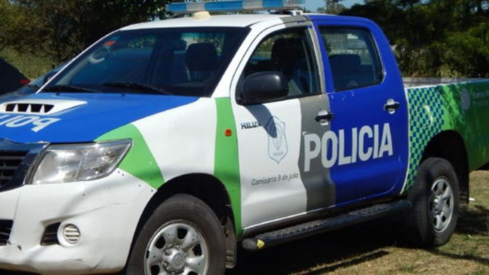 La polic�a lleg� tras el llamado de la madre amenazada.