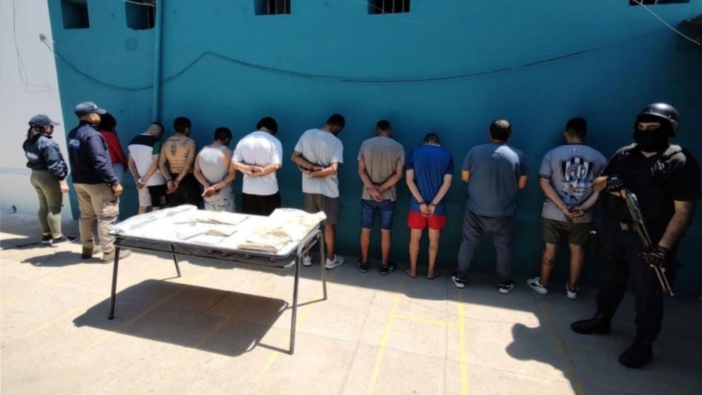 Los detenidos tras el megaoperativo.