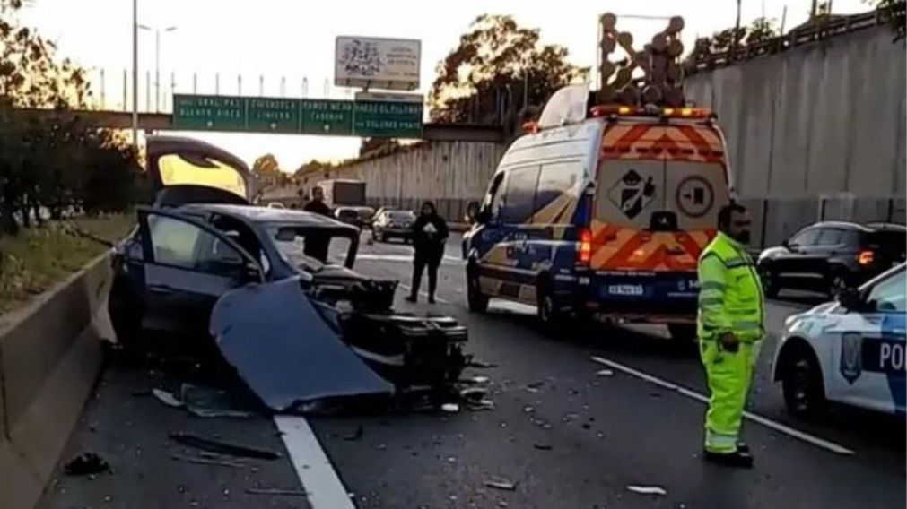 Acceso Oeste: as� qued� uno de los autos involucrados en el choque (Twitter).