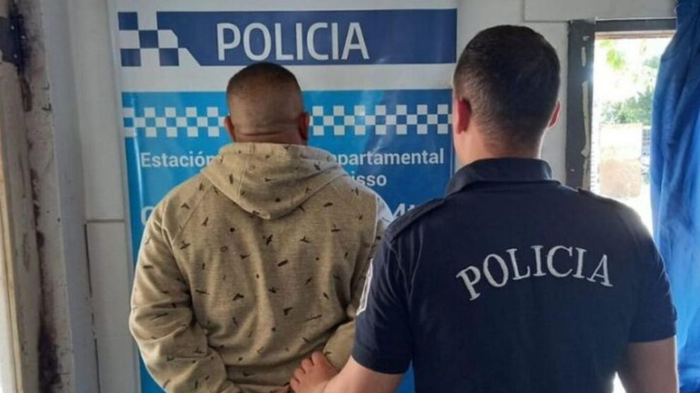 El hombre fue r�pidamente detenido por la Polic�a. 