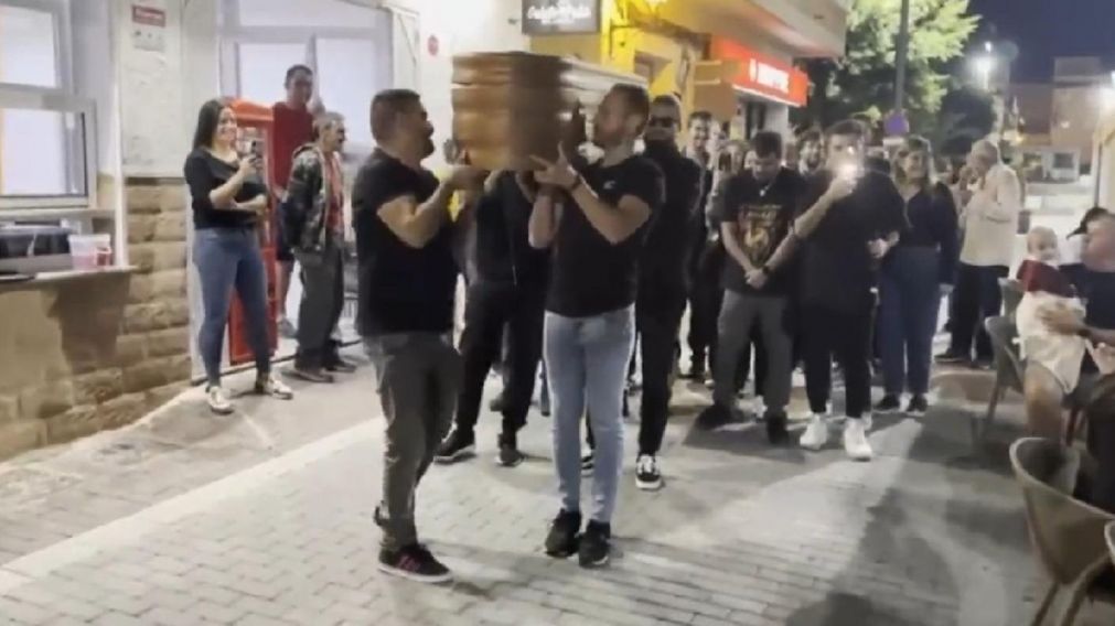El increíble pedido de matromonio se viralizó rápidamente en las redes sociales.