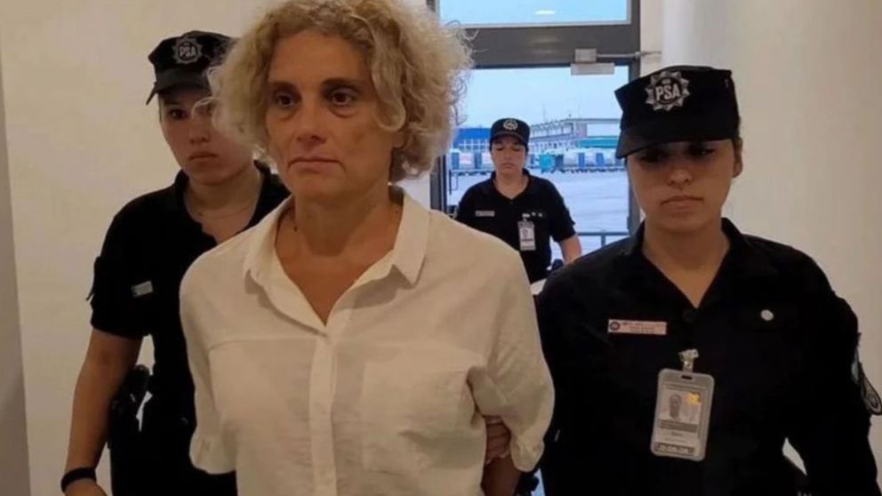 Sabrina Basile quedó detenida, luego de entregarse a la Justicia.