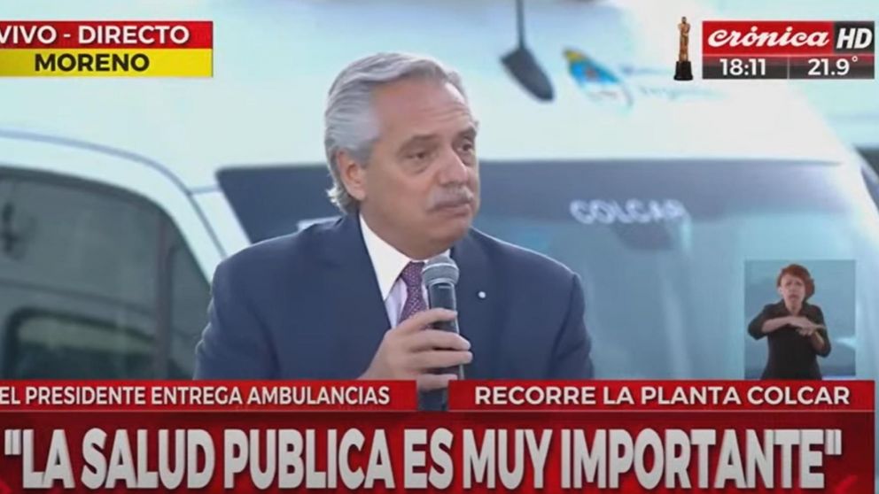 Alberto Fernández encabezó la entrega de 344 ambulancias para todos los distritos del país en la planta Colcar.