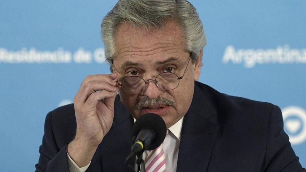El mandatario afirmó que las acusaciones "no son un tema menor" porque involucran a la investidura presidencial y a su persona.