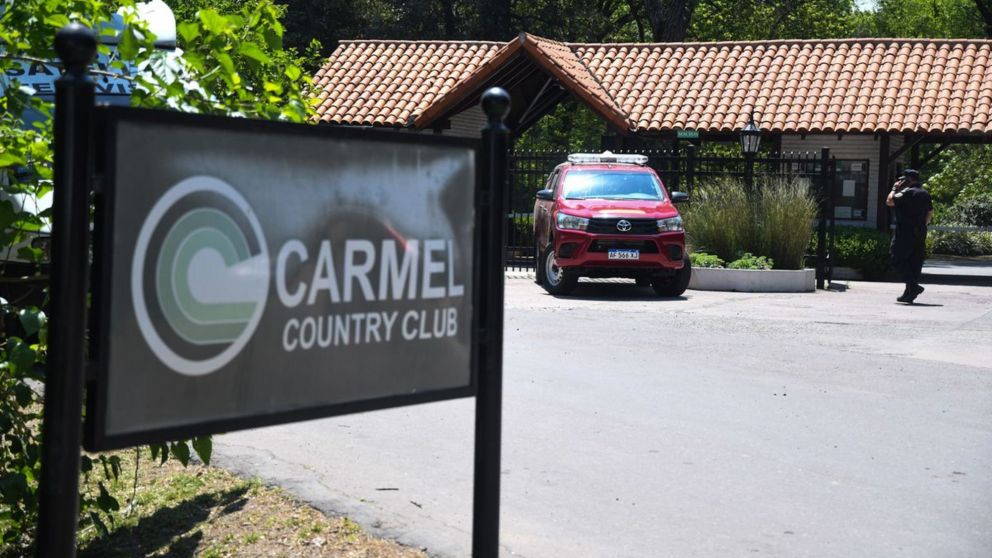 La inspección ocular en el country Carmel duró casi dos horas.