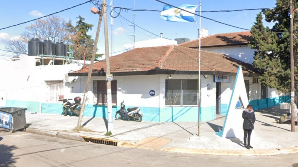 Efectivos de la comisaría de González Catán trabajaban en encontrar a los responsables del crimen (Google Street View).