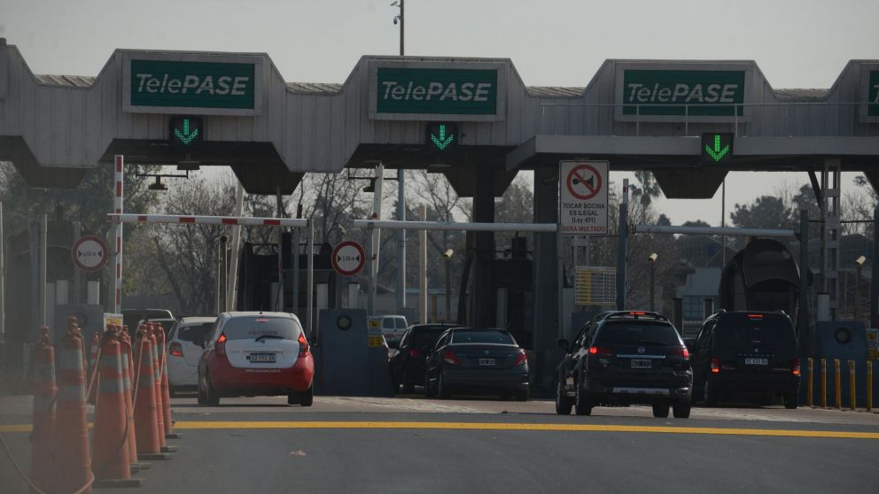 Rige un nuevo cuadro tarifario en los peajes de Argentina (Hern�n Nersesian/Cr�nica).