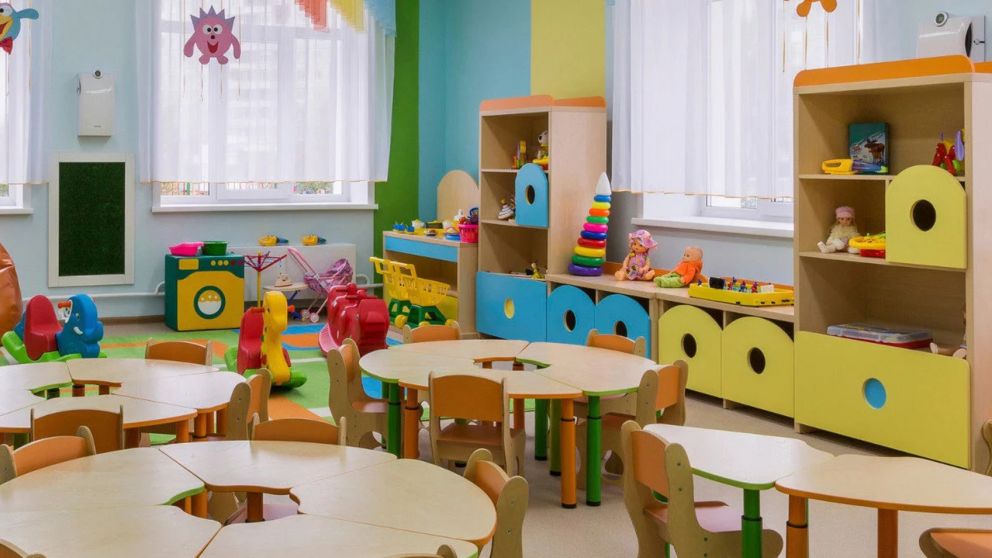 una docente fue echada de una guardería tras tirarle pegamento en los ojos a un bebé (Imagen ilustrativa).