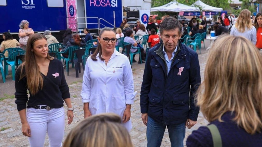 Gustavo Posse, intendente de San Isidro, particip� de la campa�a para detectar casos de c�ncer de mama lanzada por el Municipio.