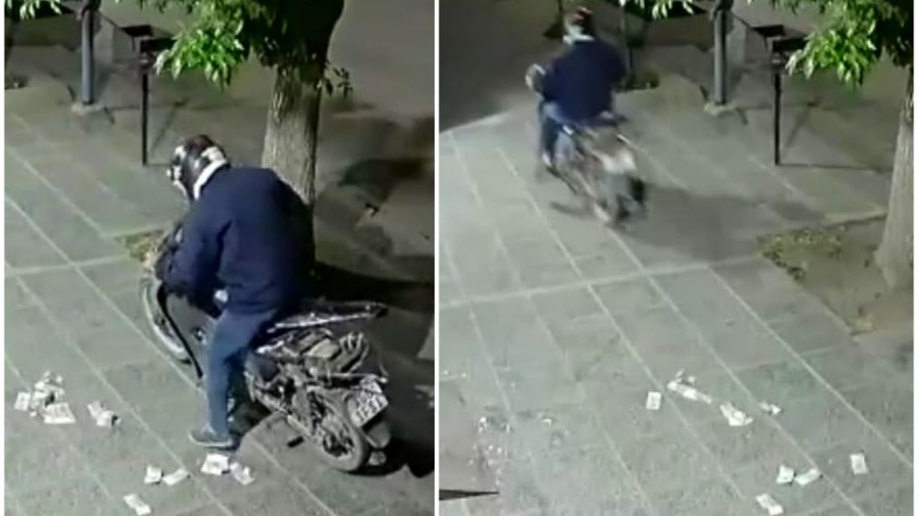 El motochorro perdió parte de lo robado mientras escapaba (captura de video).