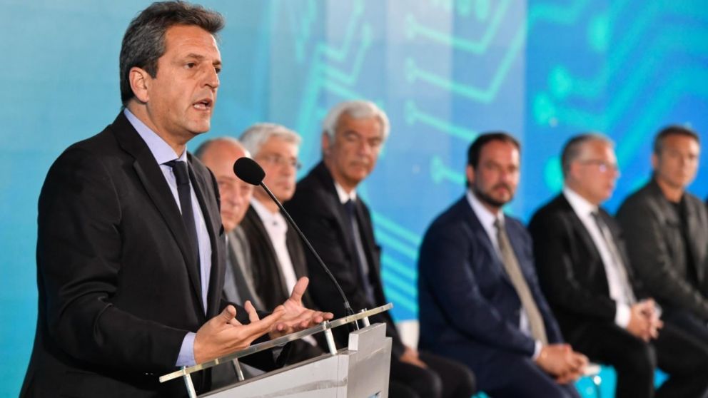 Sergio Massa anunció que a partir de noviembre el mínimo no imponible del Impuesto a las Ganancias pasará a ser de $330.000 (Gentileza @SergioMassa/Twitter).