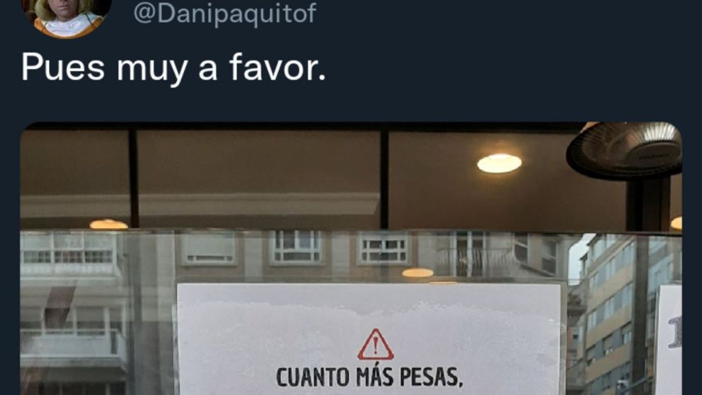 Vio un curioso cartel en la vidriera de una cafetería, lo subió a Twitter y se volvió viral.