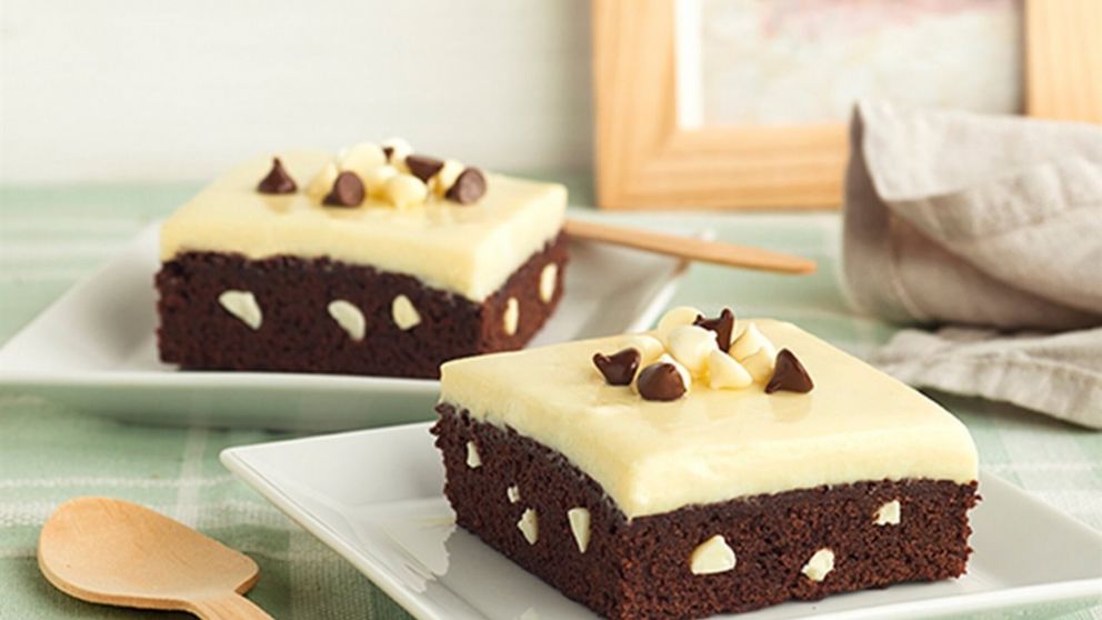 Receta infalible para celebrar a mamá en su día: brownies de chocolate blanco y negro.