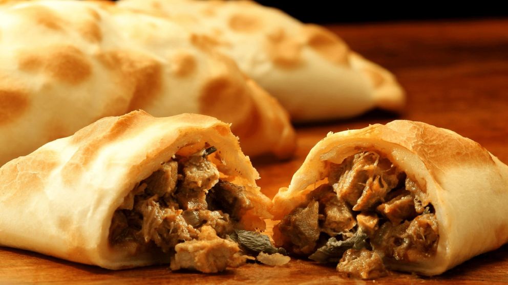 La mejor receta de empanadas de carne cortada a cuchillo para sorprender a mamá en su día.