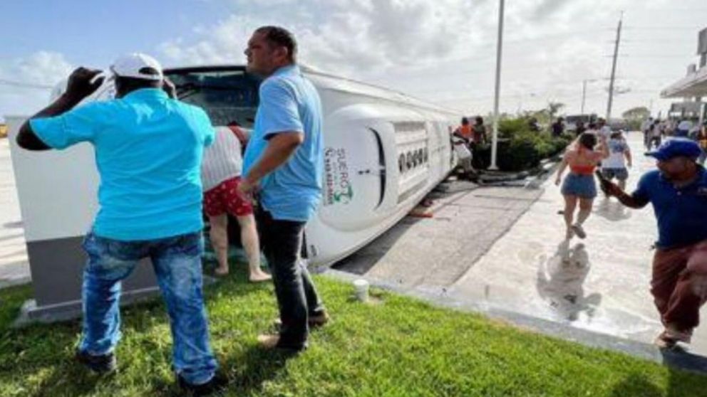 Hasta el momento serían cuatro las víctimas fatales que dejó el accidente vial en Punta Cana.