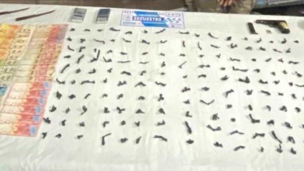 Parte de las sustancias que fueron halladas por los investigadores policiales.