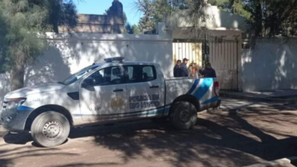 Profanaron una tumba y sacaron un cadáver en Viedma (Foto gentileza VDM Noticias).