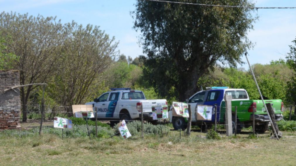 Los vecinos prendieron fuego la vivienda del acusado (Gentileza El Popular).