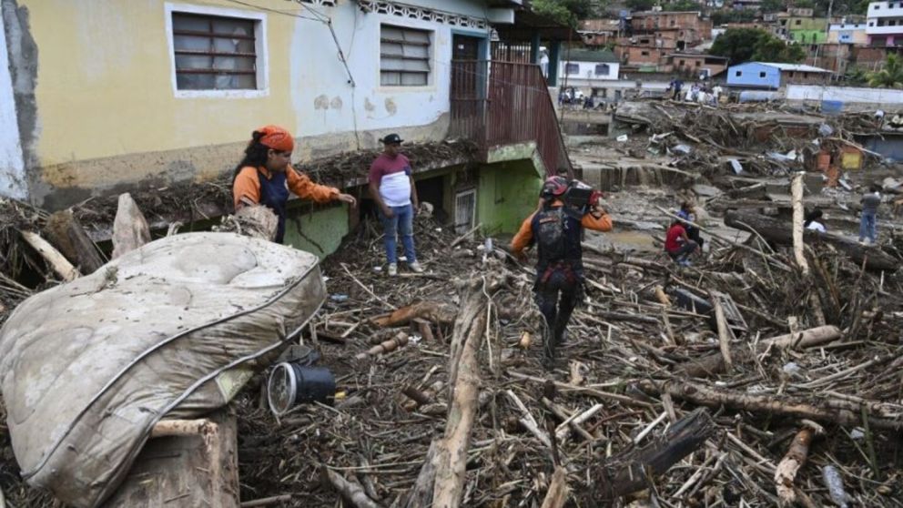 Al menos 25 personas murieron y hay decenas de desaparecidos por un deslave en Venezuela (Imagen AFP).