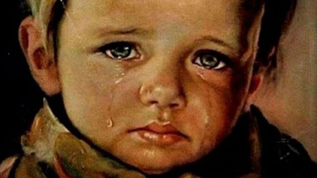 La oscura leyenda del cuadro del niño llorón y la maldición que puede llenarte de malas energías.