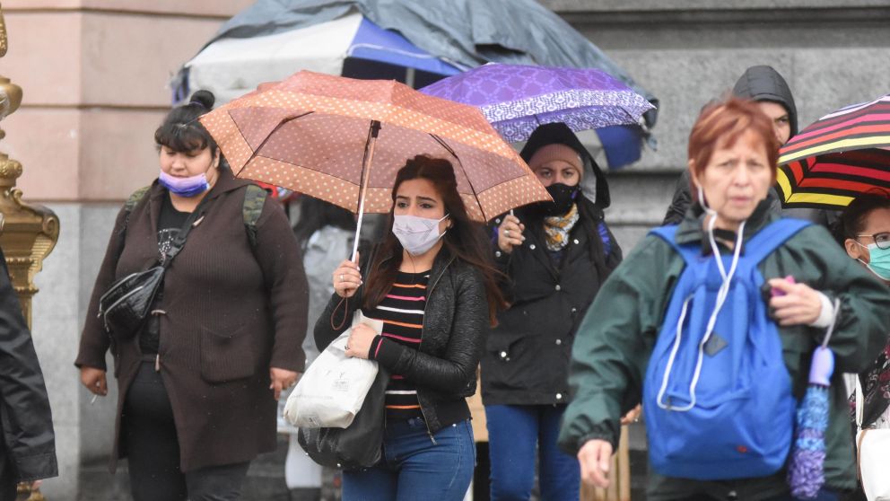 Fin de semana largo: alerta meteorológica por lluvias en Buenos Aires y fuertes ráfagas de viento en todo el país,