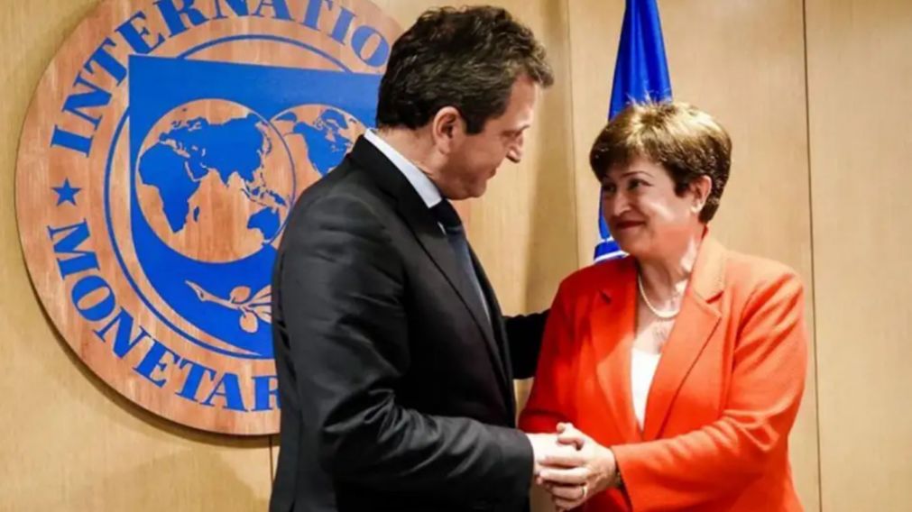 A poco más de un mes y medio de su nombramiento como ministro, Massa y su equipo técnico trabajan en ordenar y tranquilizar la economía.