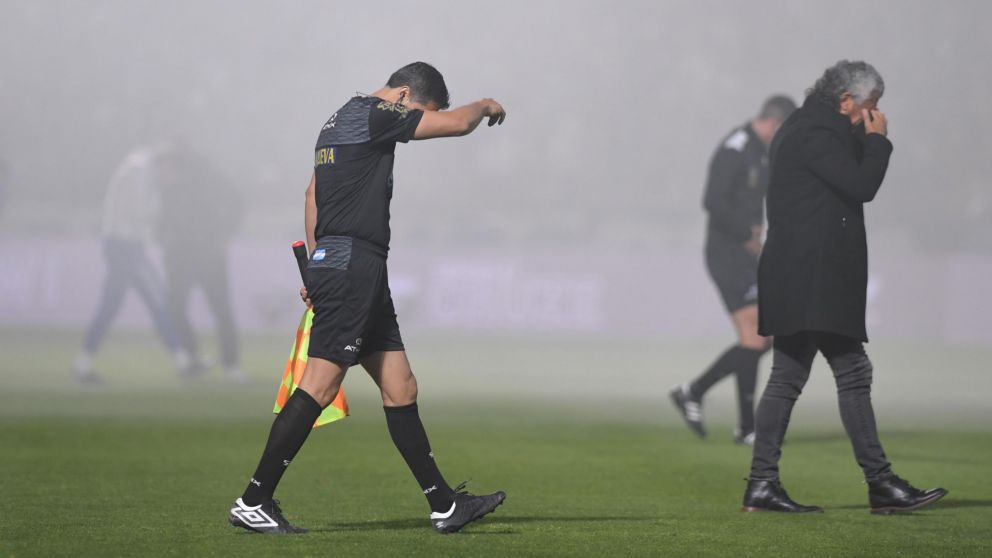 Néstor "Pipo" Gorosito, entrenador de Gimnasia, afectado por los gases (Telam).