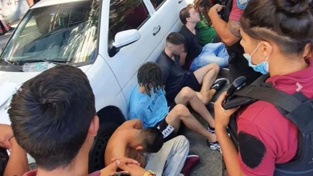 Los seis imputados por la violación grupal a una joven de 21 años.