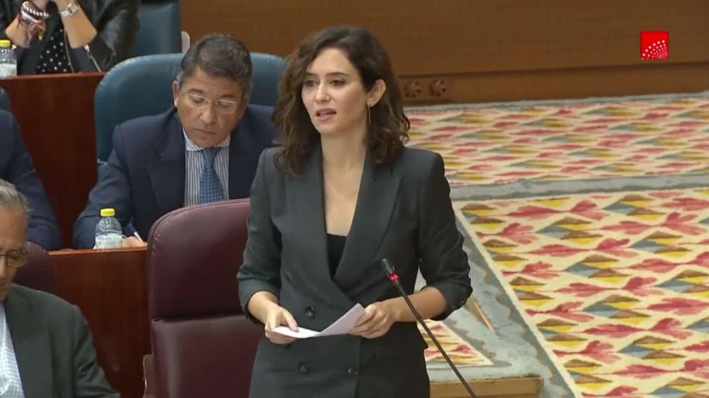 Díaz Ayuso hablo ante la Asamblea de Madrid y se despachó fuerte contra el impuesto que busca cobrar Sánchez.