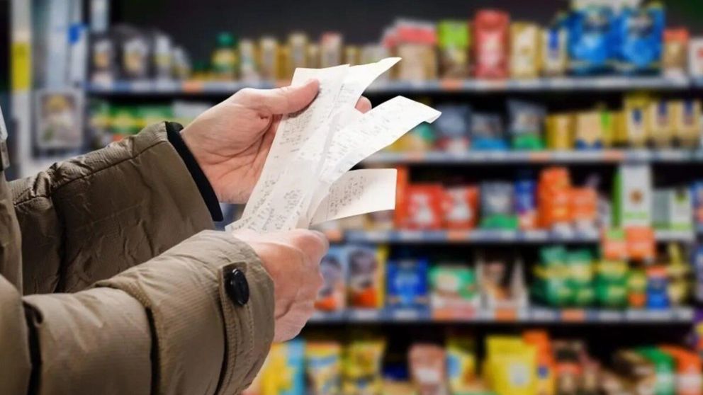 Tras el fuerte salto inflacionario de julio, el ritmo quedó fijado en torno al 7% mensual, lo cual complica a varios millones de argentinos.