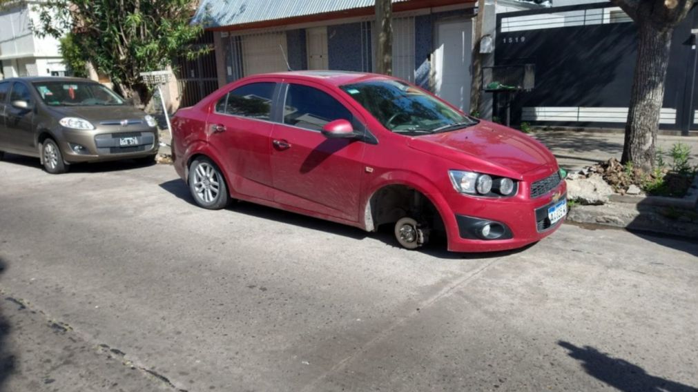 Los autos de varias cuadras fueron asaltados. Foto gentileza 0221
