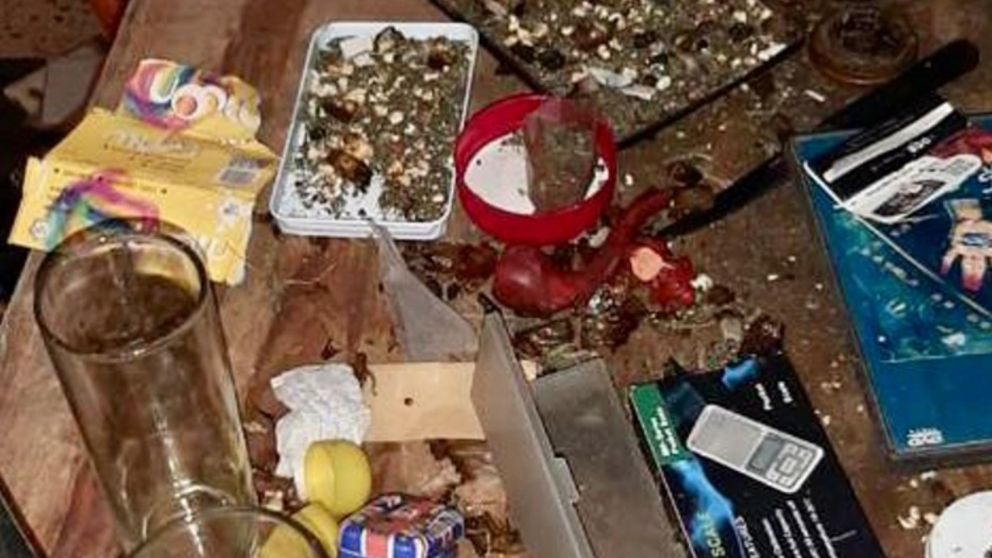 Estos son algunos de los objetos que fueron secuestrados en los procedimientos.