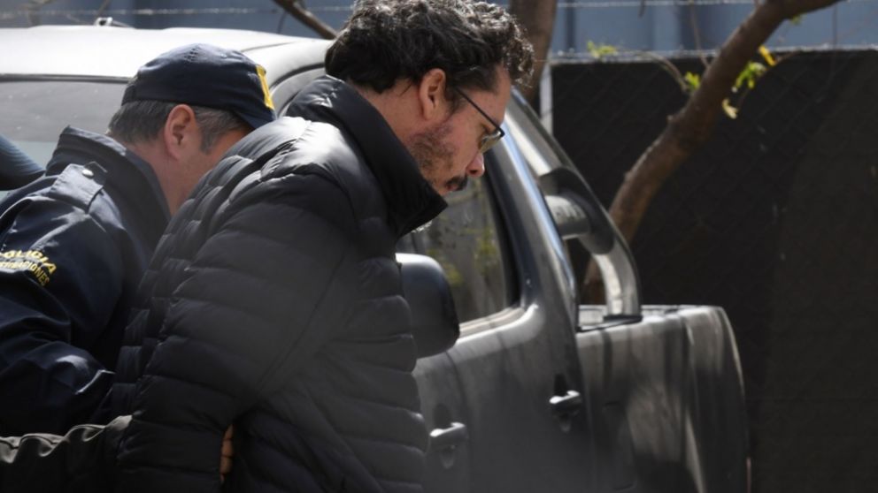 Mart�n del R�o acusado de matar a sus padres.