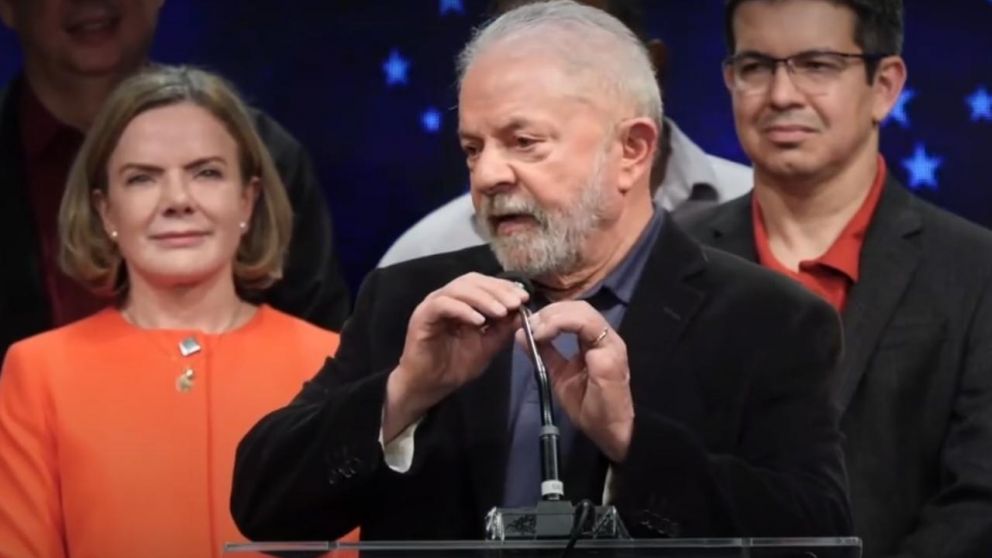 Lula Da Silva en su discurso tras ganar la primer vuelta de las elecciones en Brasil (Twitter/@LulaOficial).