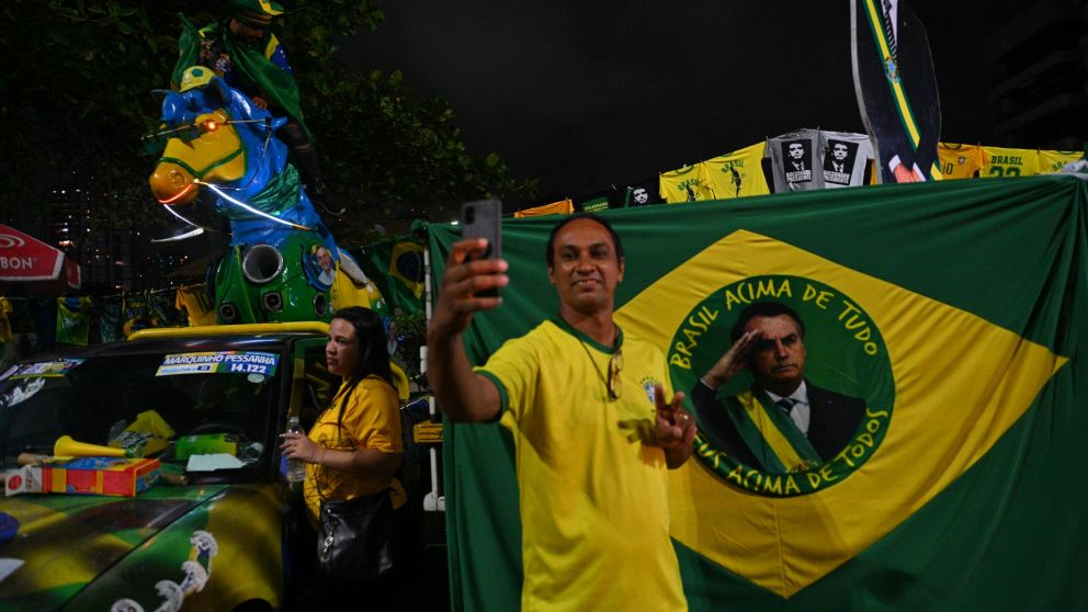 Lula lidera y se encamina a un balotage con Bolsonaro en Brasil (Télam).
