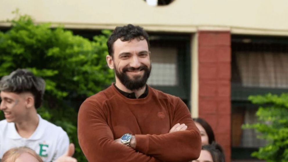 En la actualidad Julián se desempeña como director del Instituto Carlos Linneo de Oberá.