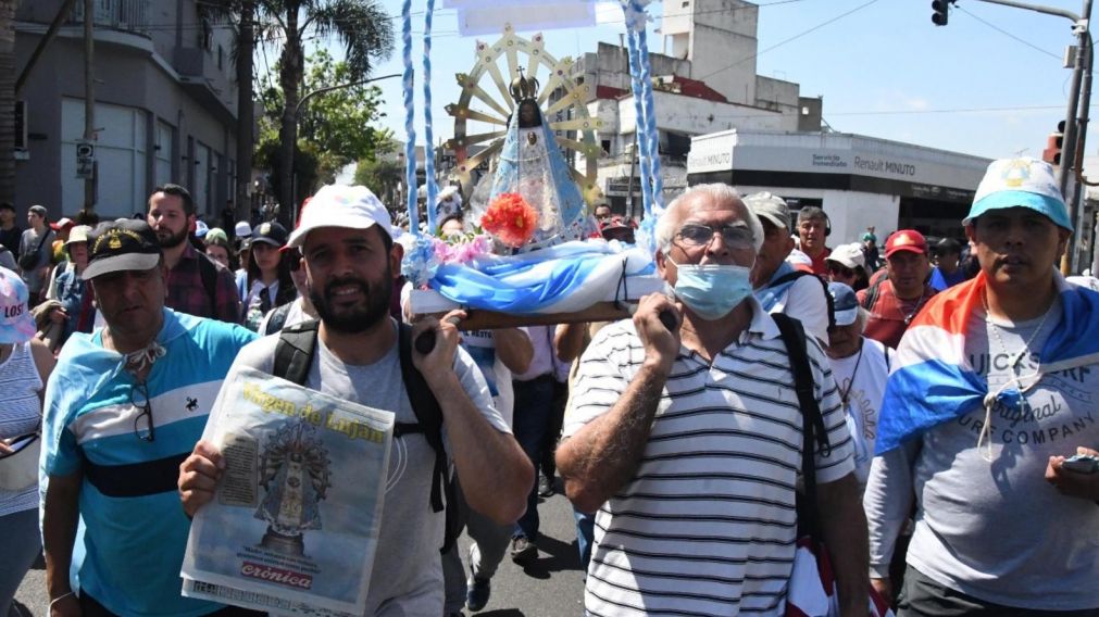 Las imágenes de la peregrinación hecha por los fieles (Carlos Ventura/Crónica).