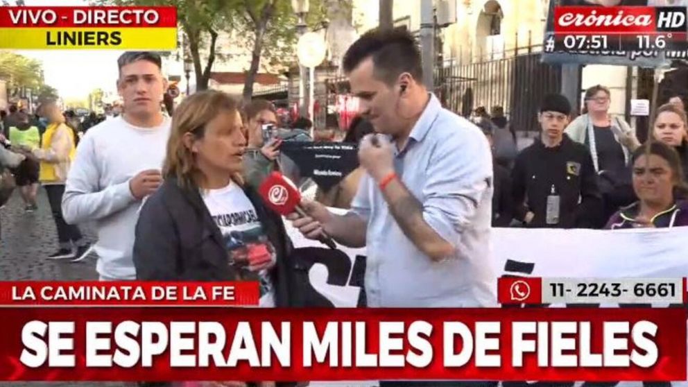 La gente peregrina este sábado hacia la ciudad de Luján para pedir o agradecer (Captura de TV).