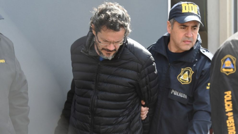 El detenido ayer en la fiscalía cuando fue trasladado para ampliar su indagatoria. Foto Télam