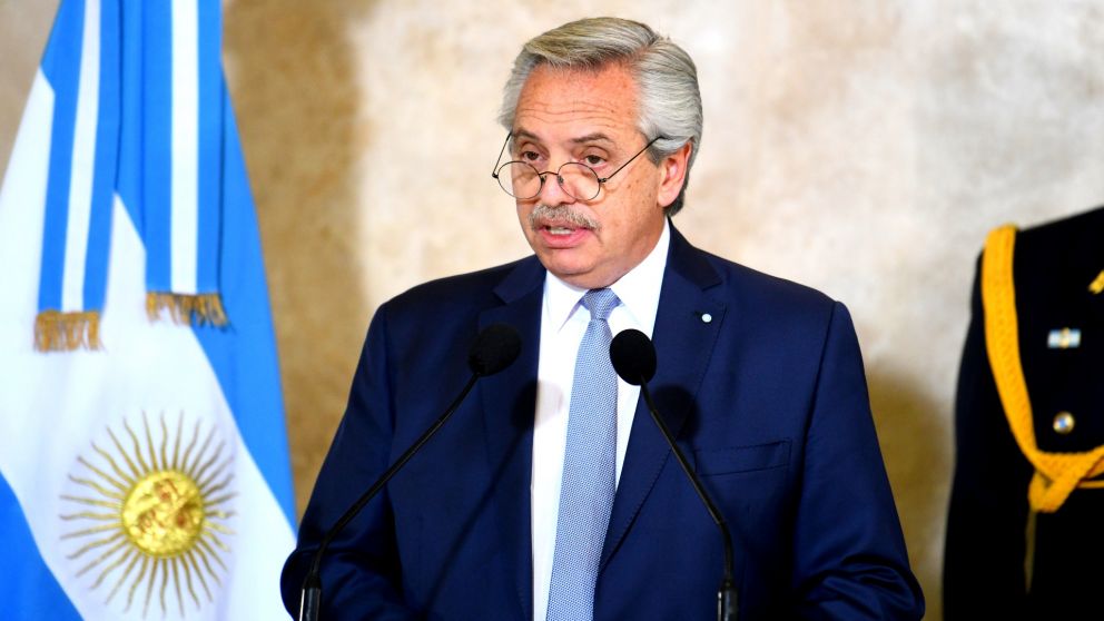 Alberto Fernández: "Sigo manteniendo mi compromiso de fortalecer la defensa nacional".