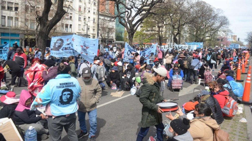 Sigue el acampe en la 9 de Julio y esperan definir las medidas a seguir. (Cr�nica-Hern�n Nersesi�n)