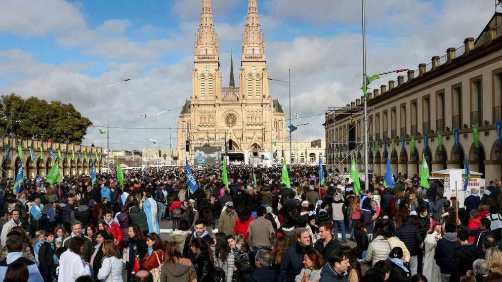 En los 40 puestos de apoyo se ofrecerán galletitas, barritas de cereal, golosinas, además de bebidas para todo el que lo requiera.