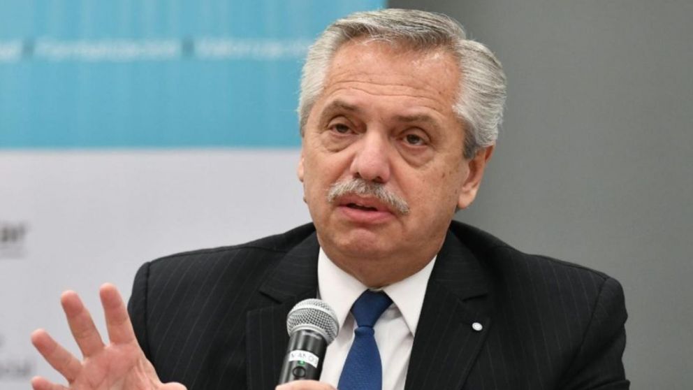 El mandatario se expresó sobre los ingresos de los trabajadores y afirmó que hay que trabajar "para que no se devalúen".