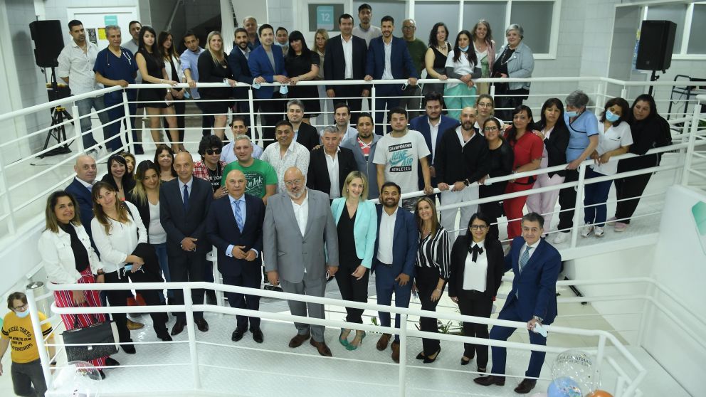 Directivos y profesionales acompañaron este proceso de transformación de la emblemática clínica.