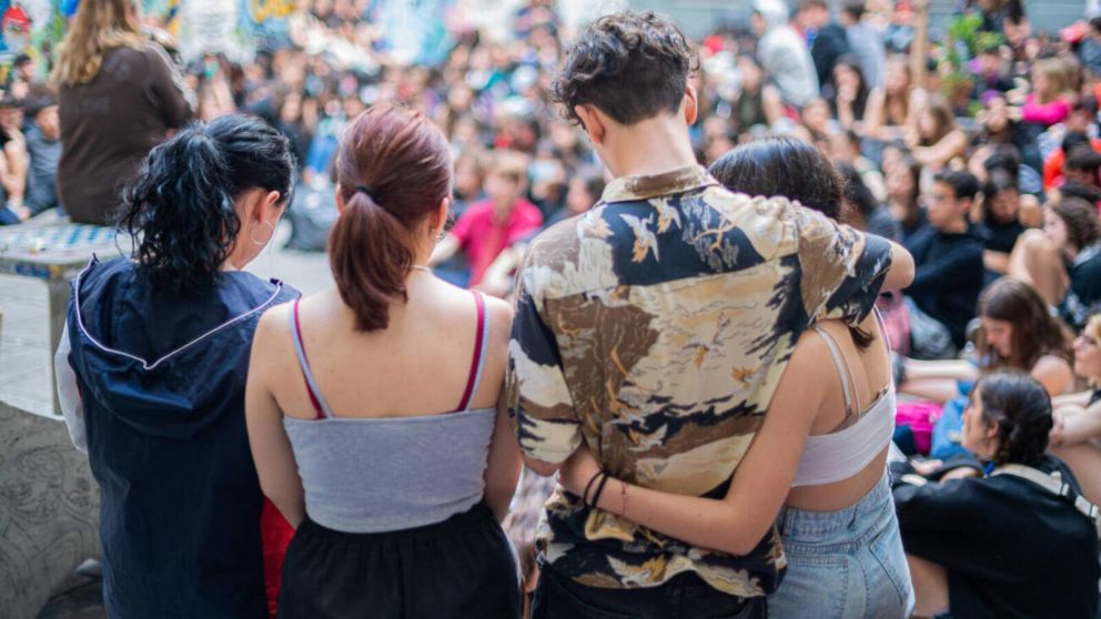 Los alumnos del colegio Carlos Pellegrini se sumaron a la toma de escuelas en la Ciudad (Gentileza @Lavacatuitera/Twitter).