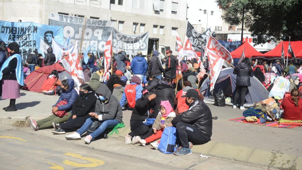El acampe piquetero arranc� el martes por la tarde frente al Ministerio de Desarrollo Social (Cr�nica/Hern�n Nersesian/Archivo).