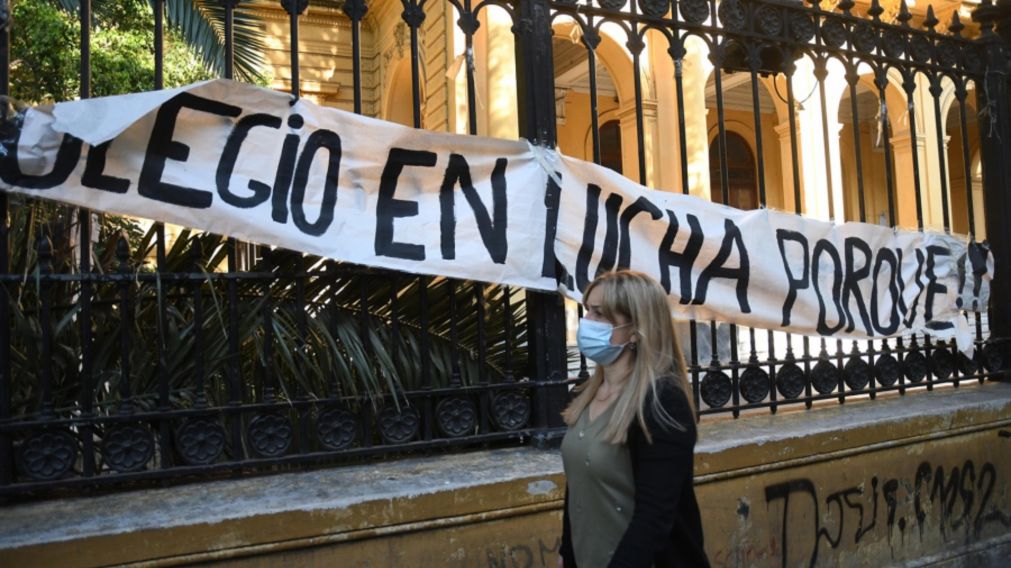 Buscan trasladarles a las familias los costos de tener las escuela cerradas.