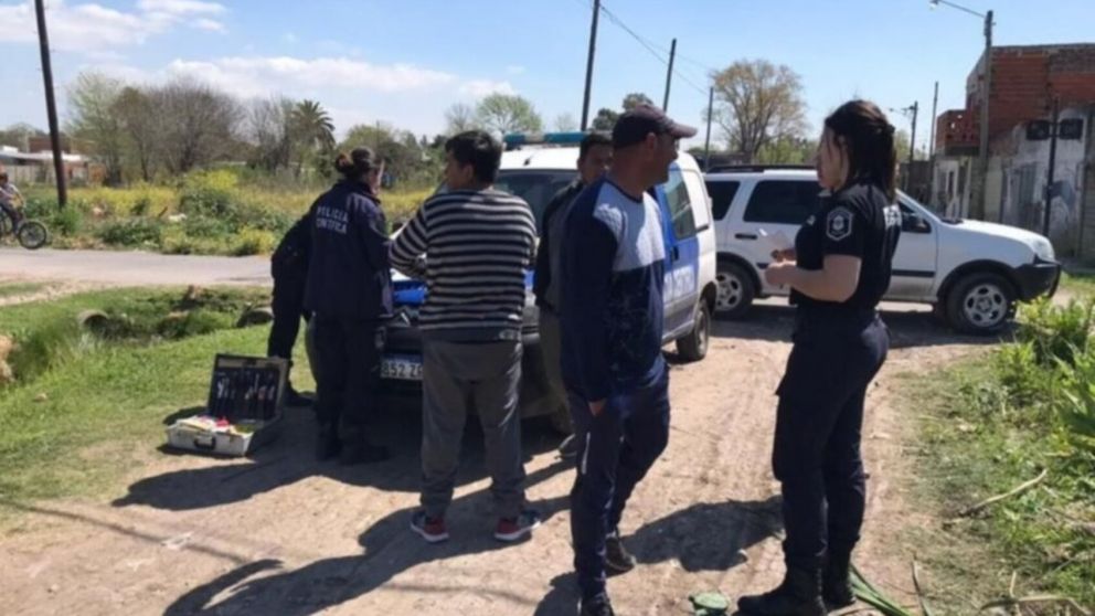 Dos amigos fueron asaltados, a uno de ellos lo metieron en el baúl y logró escaparse (Gentileza: Diario El Día).