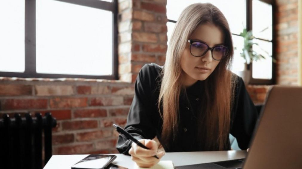 La empresa paga todos los gastos de la mudanza.